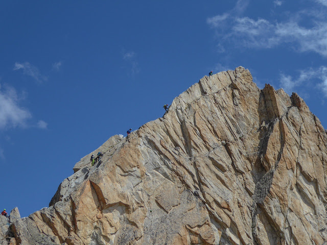 Visita Obligatoria 400m/6a+, Aguja Dibona