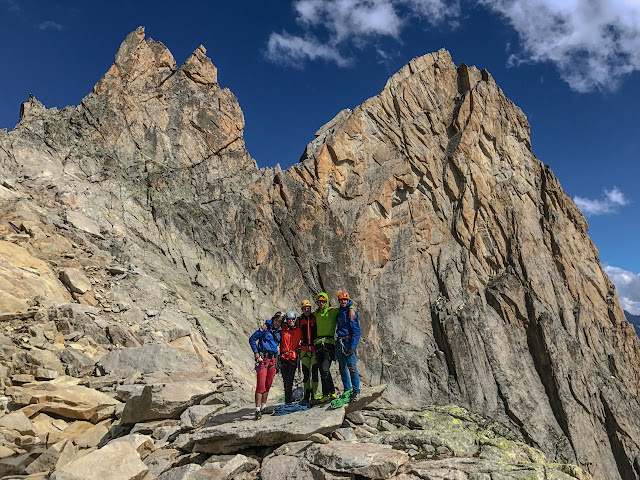 Visita Obligatoria 400m/6a+, Aguja Dibona