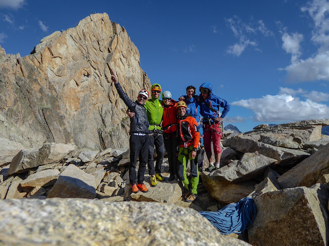 Visita Obligatoria 400m/6a+, Aguja Dibona