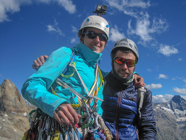 Visita Obligatoria 400m/6a+, Aguja Dibona
