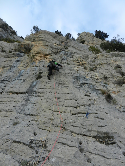Antiparkes 550m/6c, Montrebei, pared de Aragón. EJAM