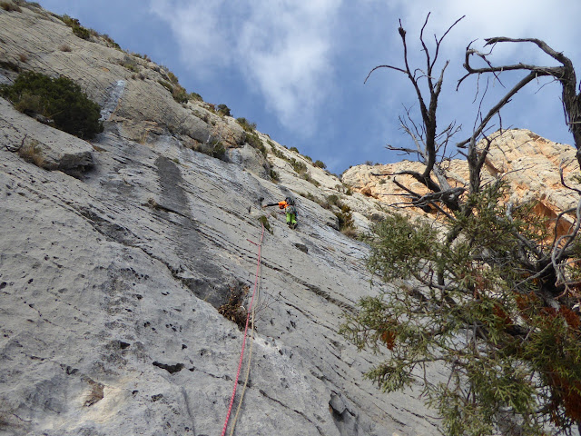 Antiparkes 550m/6c, Montrebei, pared de Aragón. EJAM