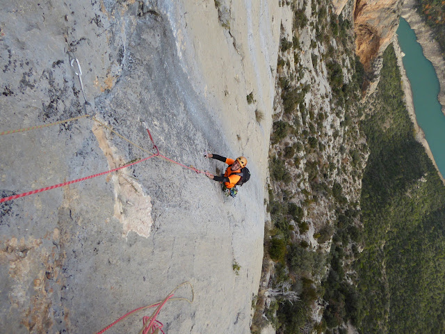 Antiparkes 550m/6c, Montrebei, pared de Aragón. EJAM