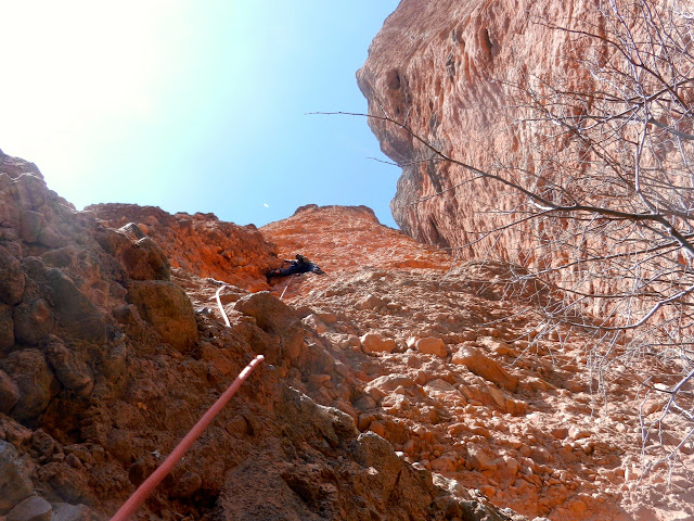 Irene y La Paz, 190m. 6c. Frechin. Riglos