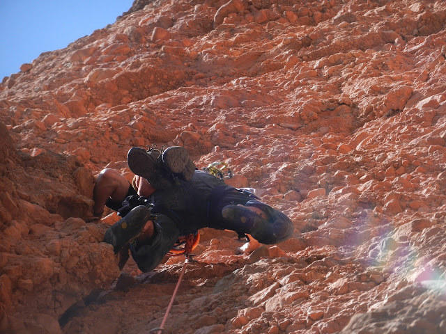Irene y La Paz, 190m. 6c. Frechin. Riglos