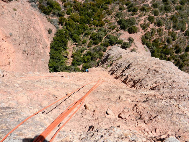 Irene y La Paz, 190m. 6c. Frechin. Riglos