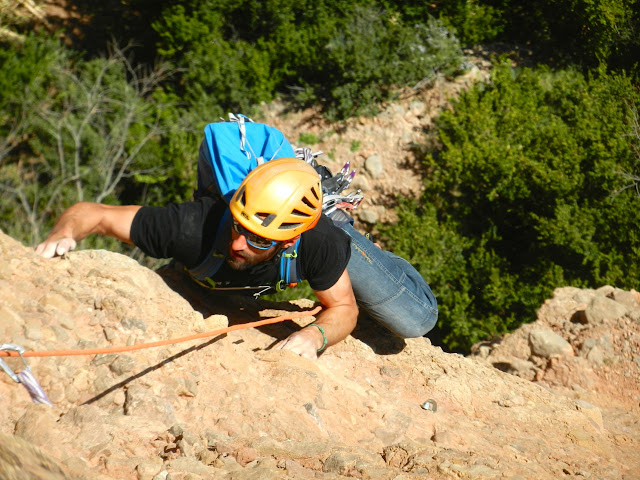 Irene y La Paz, 190m. 6c. Frechin. Riglos