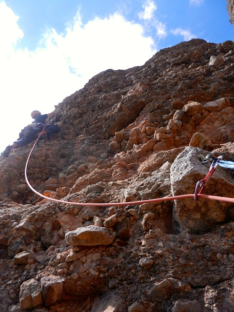 Irene y La Paz, 190m. 6c. Frechin. Riglos