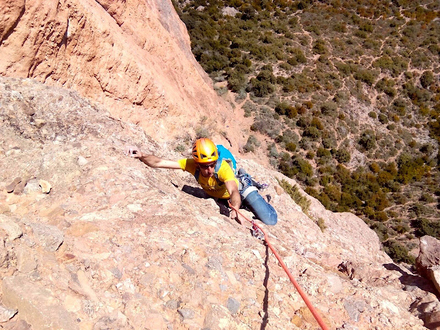 Irene y La Paz, 190m. 6c. Frechin. Riglos