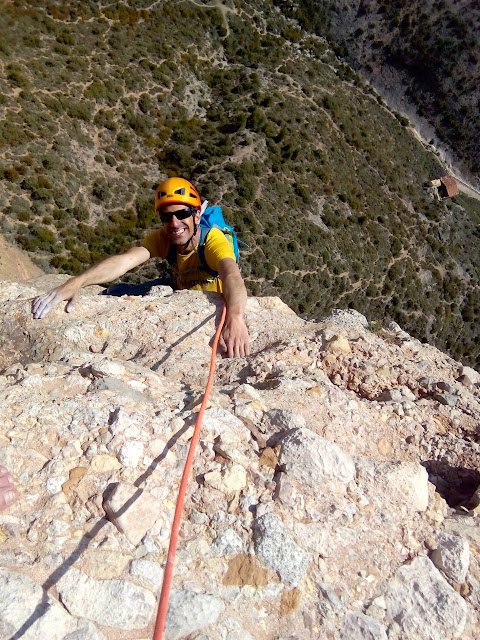 Irene y La Paz, 190m. 6c. Frechin. Riglos