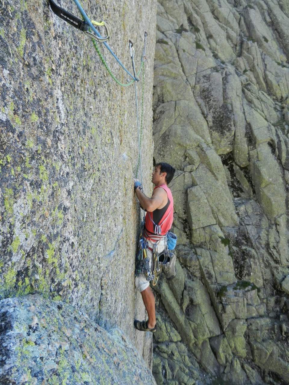 Tiempo de Cambio, 7a+ (6b+/A1). Peña del Aguila. Galayos