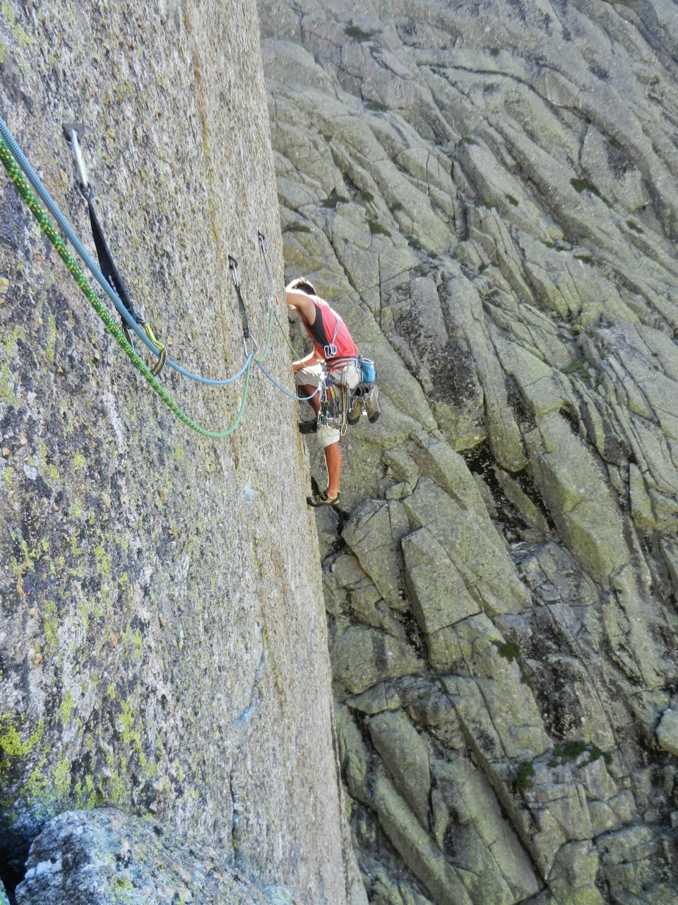 Tiempo de Cambio, 7a+ (6b+/A1). Peña del Aguila. Galayos