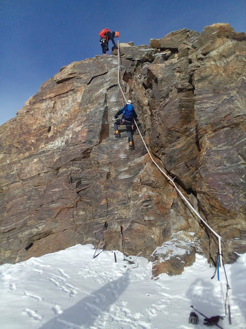 Zumsteinpitze 4.573m., Parrotspitze 4.443 y Pirámide Vincent 4.215m.
