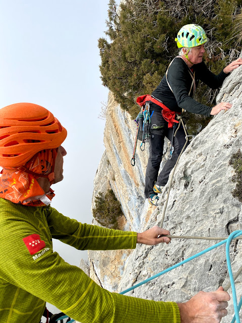 Clásica de Invierno a la Peña Montañesa, 200m 6b (6a obl.)