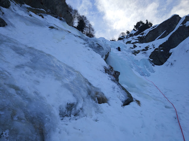 Cascada de hielo Pattinaggio Artistico, valle de Lillaz, Cogne.
