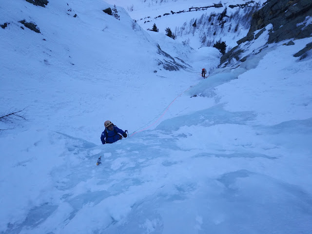 Cascada de hielo Pattinaggio Artistico, valle de Lillaz, Cogne.