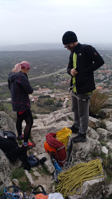 Curso escalada clásica en la Cabrera, Madrid.