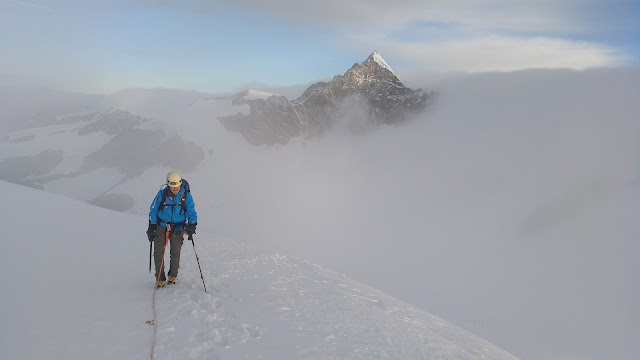 Zumsteinpitze 4.573m., Parrotspitze 4.443 y Pirámide Vincent 4.215m.