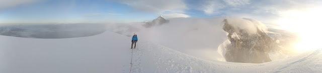 Zumsteinpitze 4.573m., Parrotspitze 4.443 y Pirámide Vincent 4.215m.