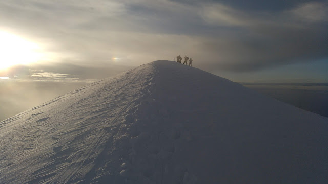 Zumsteinpitze 4.573m., Parrotspitze 4.443 y Pirámide Vincent 4.215m.