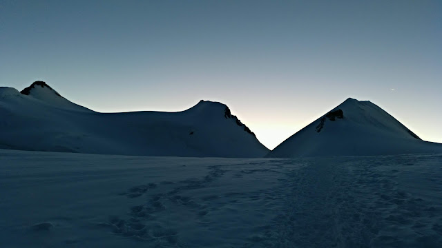 Zumsteinpitze 4.573m., Parrotspitze 4.443 y Pirámide Vincent 4.215m.