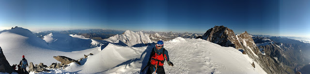 Zumsteinpitze 4.573m., Parrotspitze 4.443 y Pirámide Vincent 4.215m.