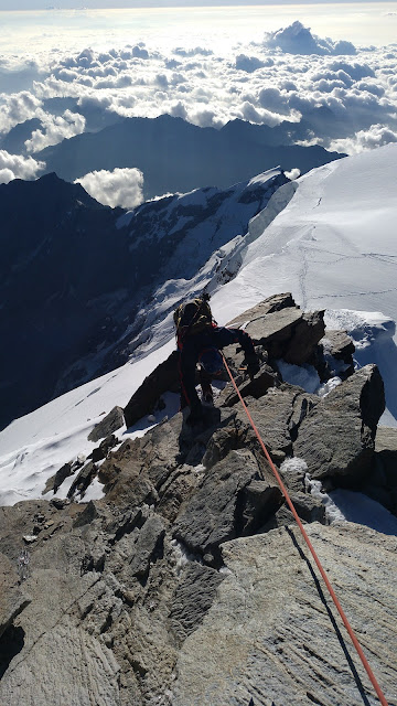 Zumsteinpitze 4.573m., Parrotspitze 4.443 y Pirámide Vincent 4.215m.