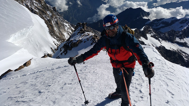 Zumsteinpitze 4.573m., Parrotspitze 4.443 y Pirámide Vincent 4.215m.