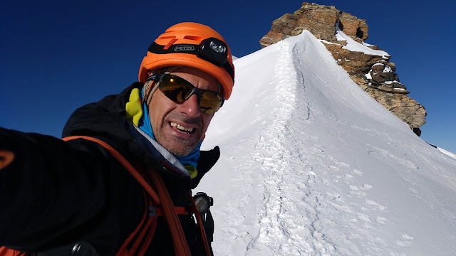 Zumsteinpitze 4.573m., Parrotspitze 4.443 y Pirámide Vincent 4.215m.