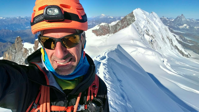 Zumsteinpitze 4.573m., Parrotspitze 4.443 y Pirámide Vincent 4.215m.