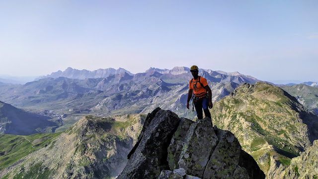 Escalada de las 4 puntas al Midi d`Ossau
