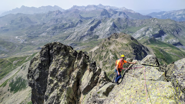 Escalada de las 4 puntas al Midi d`Ossau