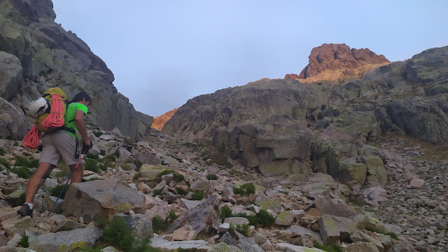 Espolón de los López 130m/6a+, Almanzor. Gredos