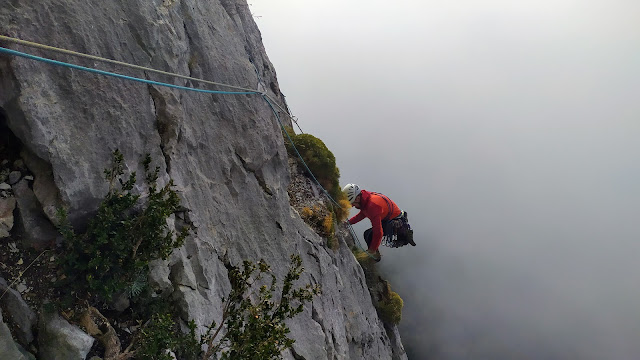 Clásica de Invierno a la Peña Montañesa, 200m 6b (6a obl.)