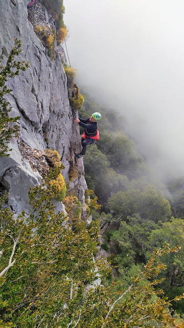 Clásica de Invierno a la Peña Montañesa, 200m 6b (6a obl.)