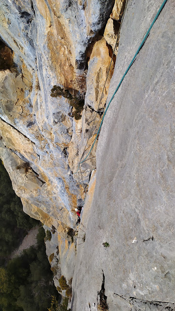 Clásica de Invierno a la Peña Montañesa, 200m 6b (6a obl.)