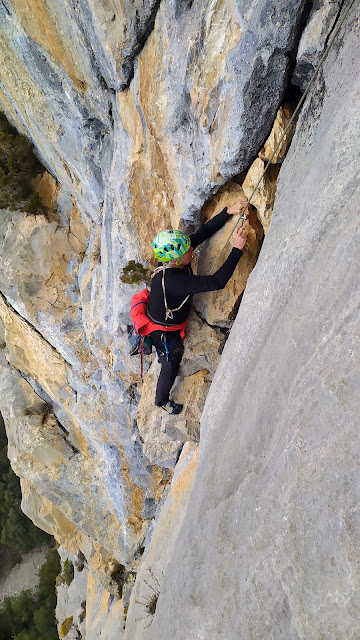 Clásica de Invierno a la Peña Montañesa, 200m 6b (6a obl.)