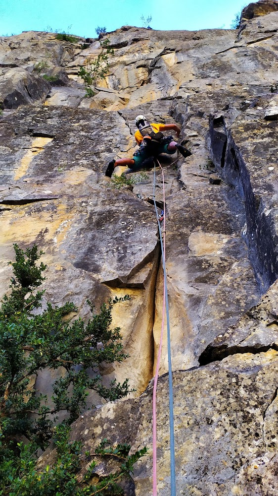 Los PisaVias - Pared Apicultores - Bujaruelo (180m/6b+)