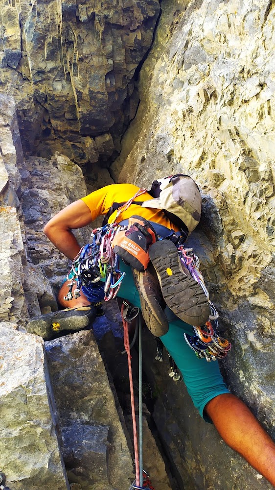 Los PisaVias - Pared Apicultores - Bujaruelo (180m/6b+)