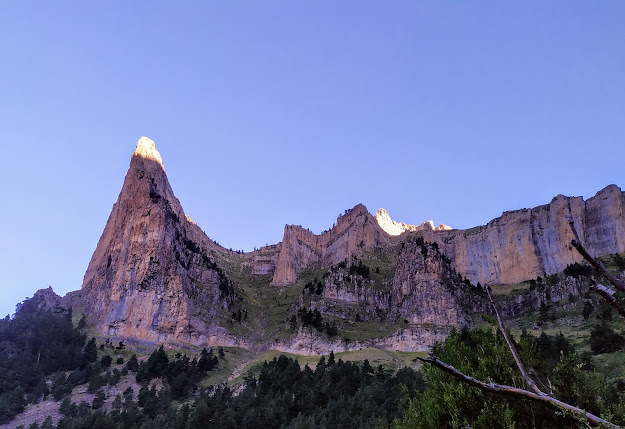 El Retorno del Jedi, ED 350m 6c+ (6b+ obl). Ordesa, pared cóncava.