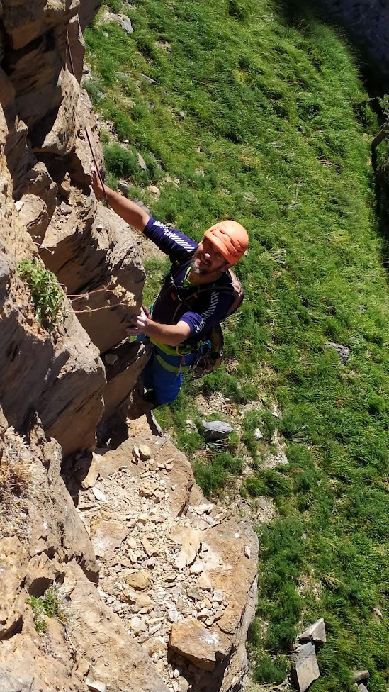 El Retorno del Jedi, ED 350m 6c+ (6b+ obl). Ordesa, pared cóncava.