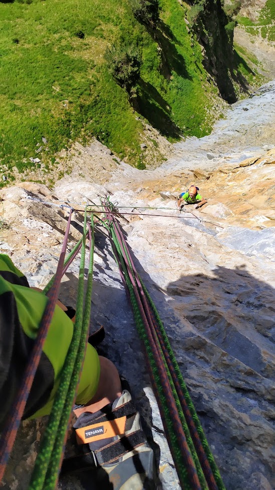 El Retorno del Jedi, ED 350m 6c+ (6b+ obl). Ordesa, pared cóncava.