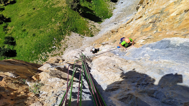 El Retorno del Jedi, ED 350m 6c+ (6b+ obl). Ordesa, pared cóncava.