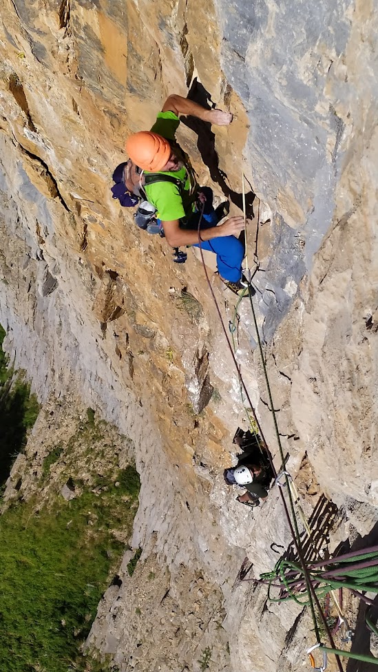 El Retorno del Jedi, ED 350m 6c+ (6b+ obl). Ordesa, pared cóncava.