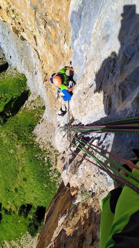 El Retorno del Jedi, ED 350m 6c+ (6b+ obl). Ordesa, pared cóncava.