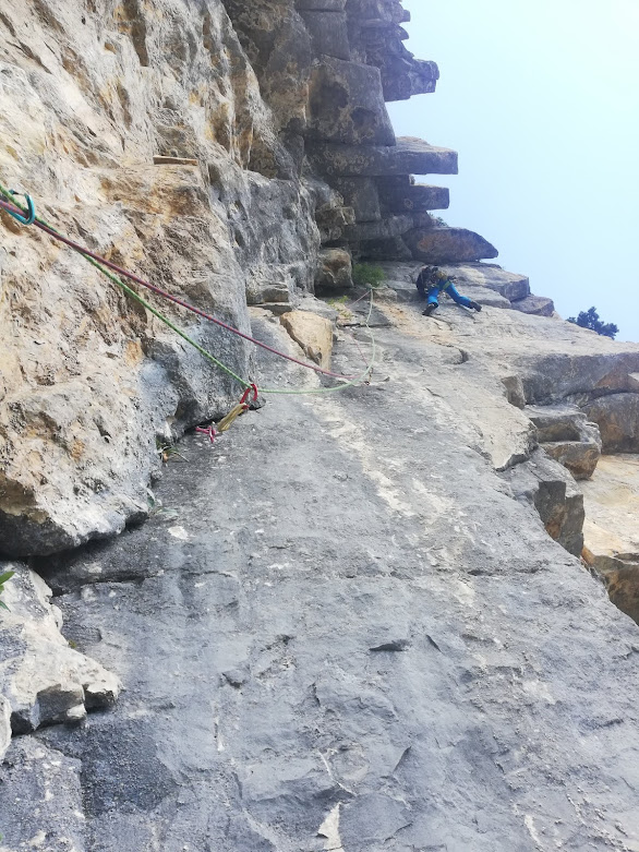 El Retorno del Jedi, ED 350m 6c+ (6b+ obl). Ordesa, pared cóncava.