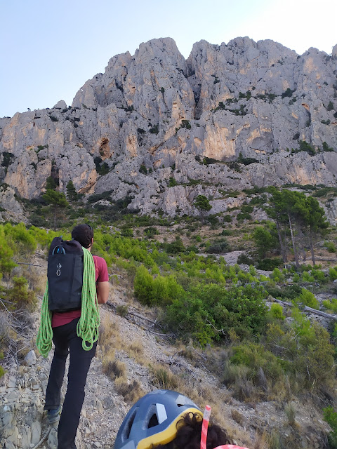 Diedro Mediterraneo 6b+/6a 500m Oeste Puig Campana