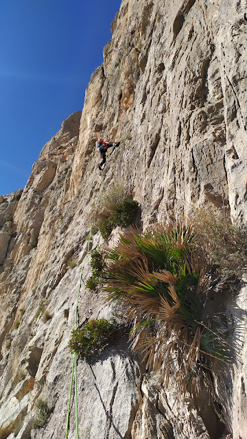 Danza de la lluvia 200m 6b+, Puig Campana cara sur