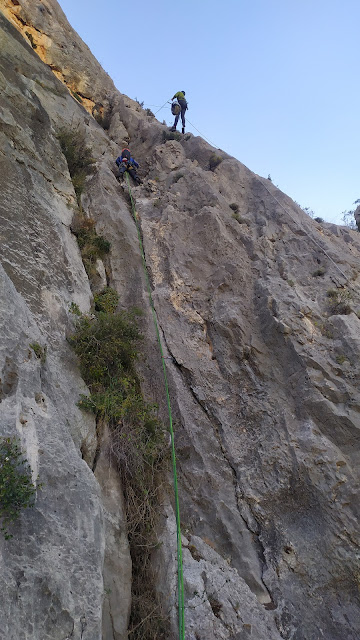 Hermanos de Aguja 500m 7b (6c/A1) Oeste del PuigCampana