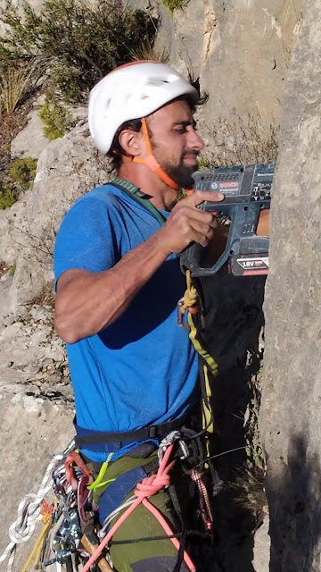 Hermanos de Aguja 500m 7b (6c/A1) Oeste del PuigCampana